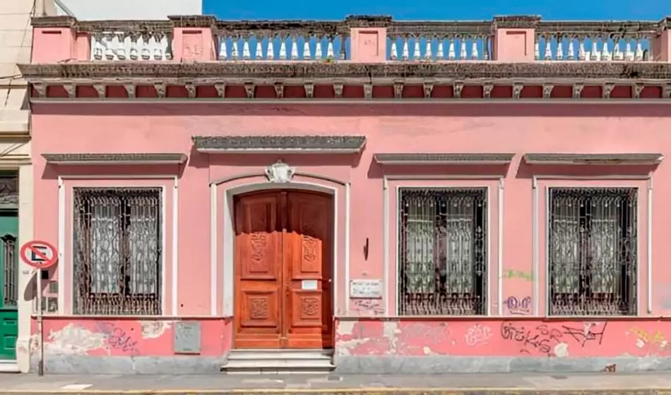 Abrazo al Museo Nacional del Traje, ante el peligro de cierre 2 Traje