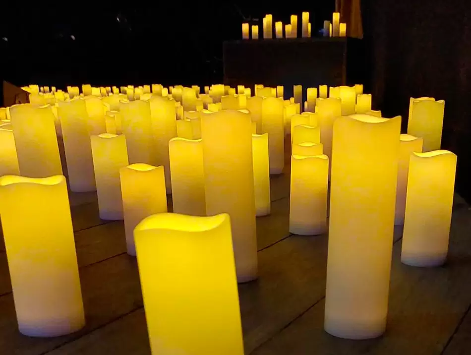 “Candlelight” desembarcará en La Plata 2 velas credito juliana Faria