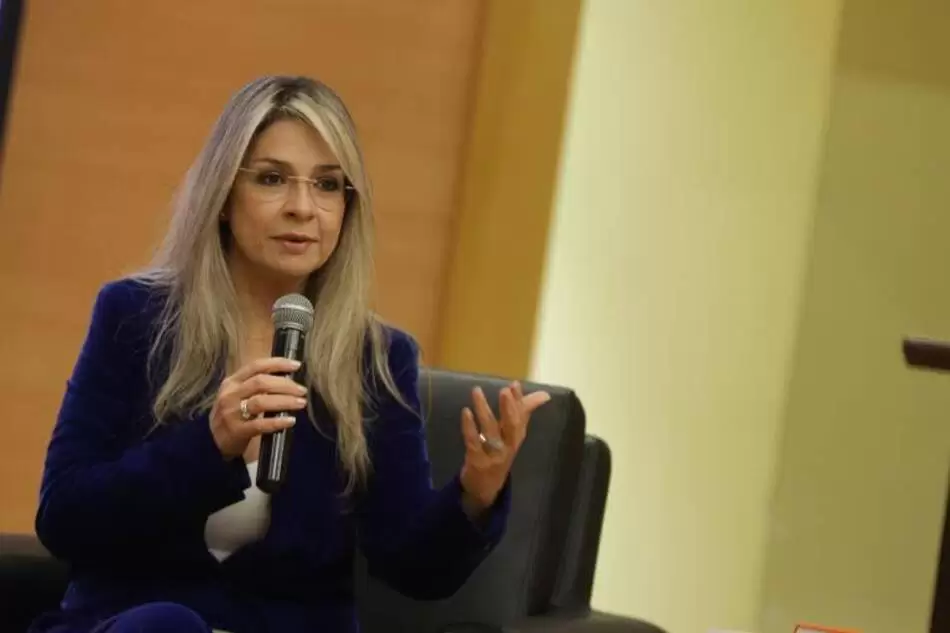 “Lo voy a derrocar democráticamente en las urnas”: ¿Quién es Vicky Dávila, la periodista que quiere ser la primera presidenta de Colombia? 1 dávila
