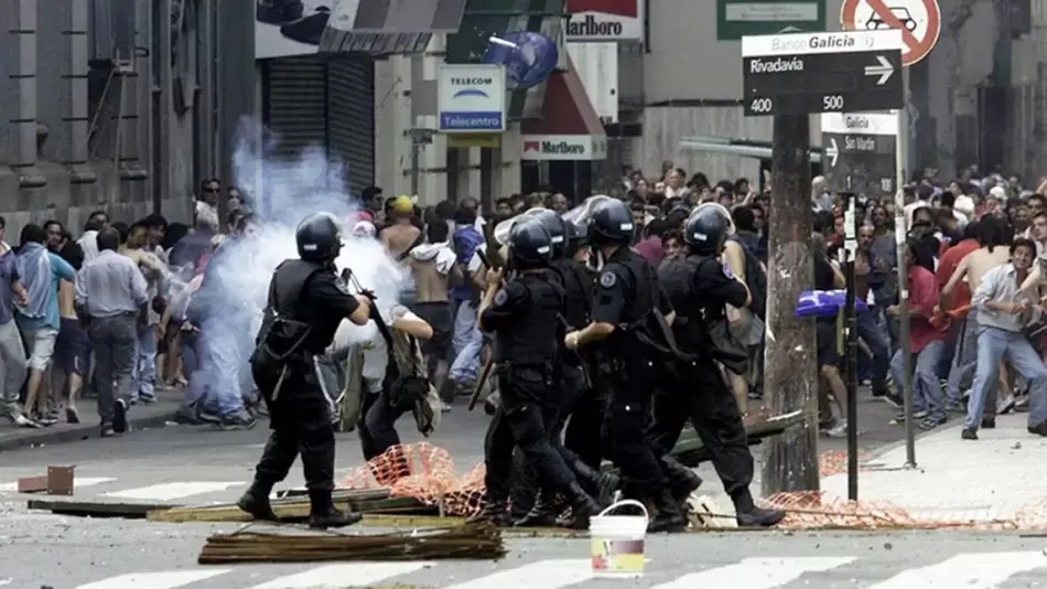 Se cumplen 23 años del estallido social que dio fin al gobierno de De la Rúa 2 2 Se cumplen 23 anos del estallido social de diciembre del 2001 radionacional.com .ar