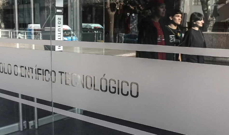 Con Milei la ciencia no avanza: el Gobierno elimina investigaciones sociales y de cambio climático 3 Creditos Polo cientifico