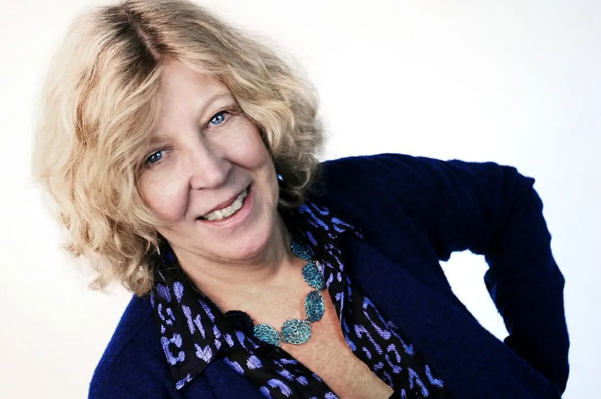 Poetisas y memoria: el legado de Kamenszain en el día de la poesía 2 poesia Tamara Kamenszain Chicas en tiempos suspendidos 2