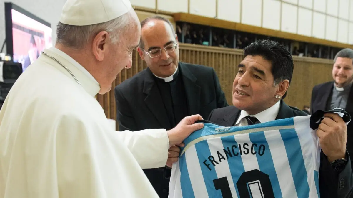 Francisco I, el Papa futbolero 3 tn