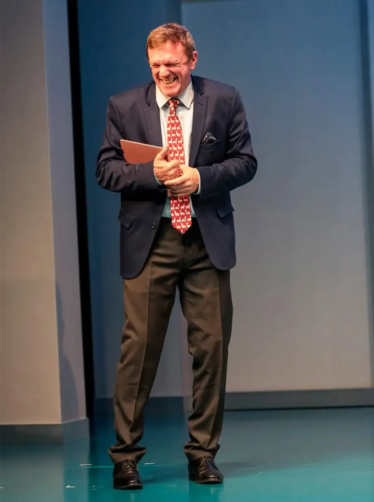 Nota al Pie dialogó con Federico D´ Elía uno de los protagonistas de la puesta en escena, respecto a su papel de un jefe poco convencional.