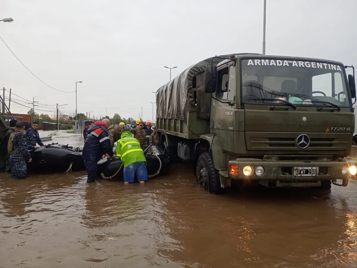 Temporal en Buenos Aires: más de 4.100 evacuados, rutas colapsadas y localidades bajo el agua 1 Temporal en Buenos Aires: más de 2500 evacuados, rutas colapsadas y localidades bajo el agua