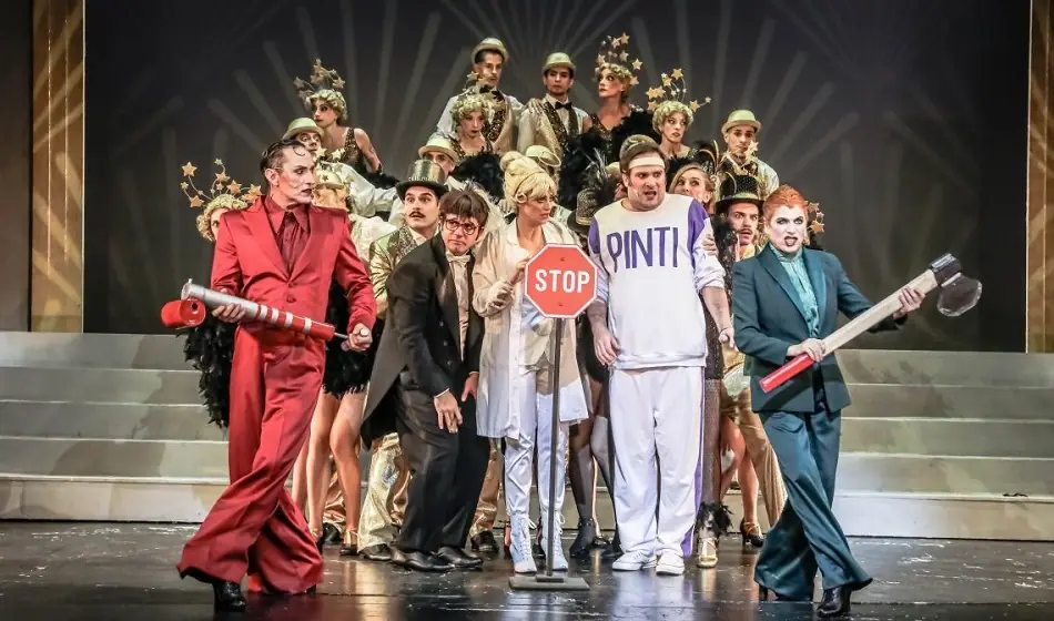 “La Revista del Cervantes”, un género que define nuestra identidad teatral 3 LA REVISTA DEL CERVANTES 60