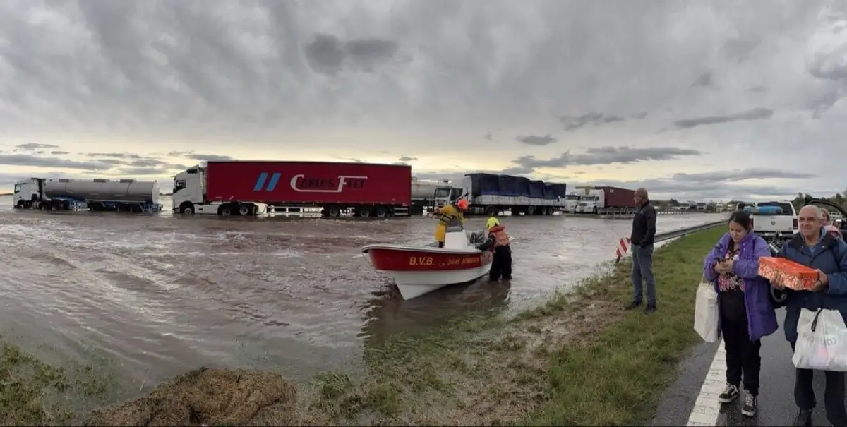 Temporal en Buenos Aires: más de 2500 evacuados, rutas colapsadas y localidades bajo el agua