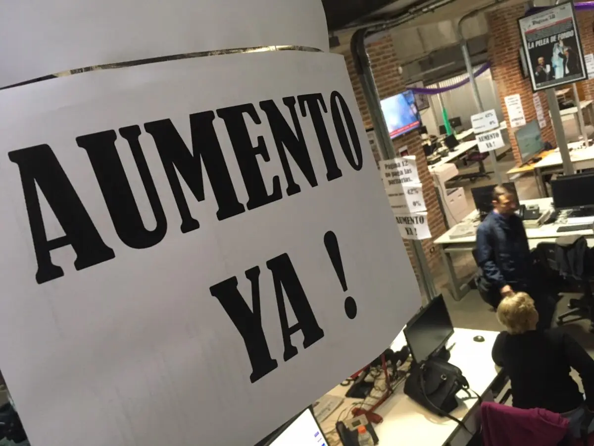 No valoramos lo suficiente a los periodistas: la mayoría percibe salarios de pobreza 3 Les trabajadores de Página 12 vienen reclamando hace años la recomposición salarial y la mejora de las condiciones laborales. Créditos: SiPreBA